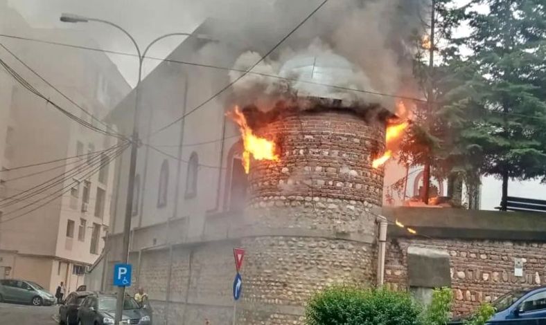 Incendiu devastator la Biserica Mavrodolu o victima