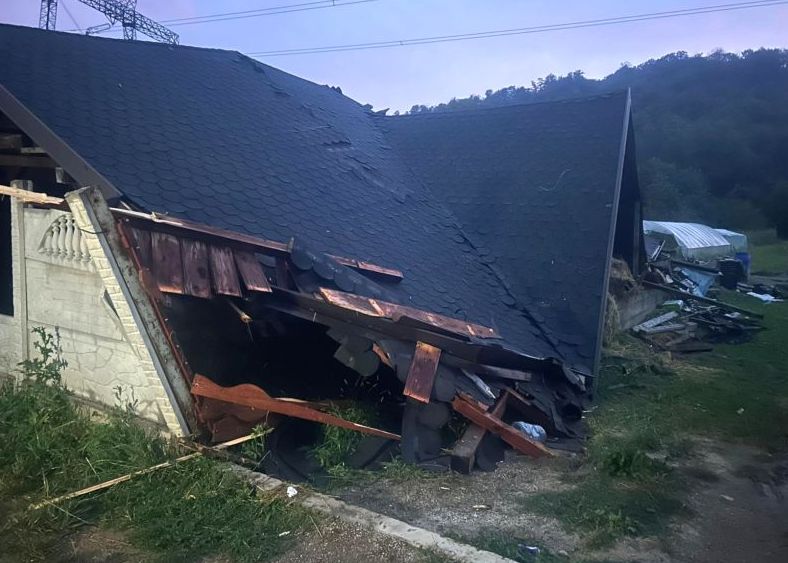 Acoperis prabusit tanar de 18 ani decedat