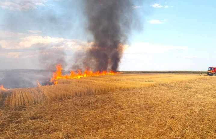 Incendii puternice in opt localitati din Arges