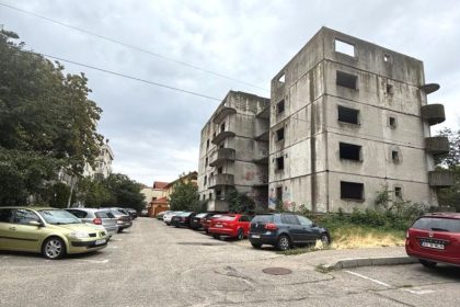 Incepe demolarea blocului fantoma din Pitesti