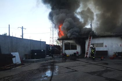 incendiu devastator in arges angajat mort patroni sot si sotie