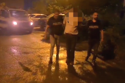 Arge Trei politisti ameniati cu moartea