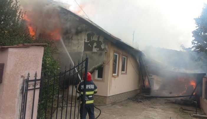 Incendii violente in Arges Casa afectate panica