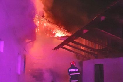 Incendiu violent urgenta in jude ul Arges