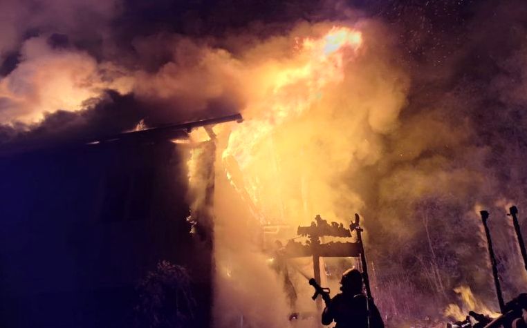 Incendiu puternic in Arges flacari devastatoare