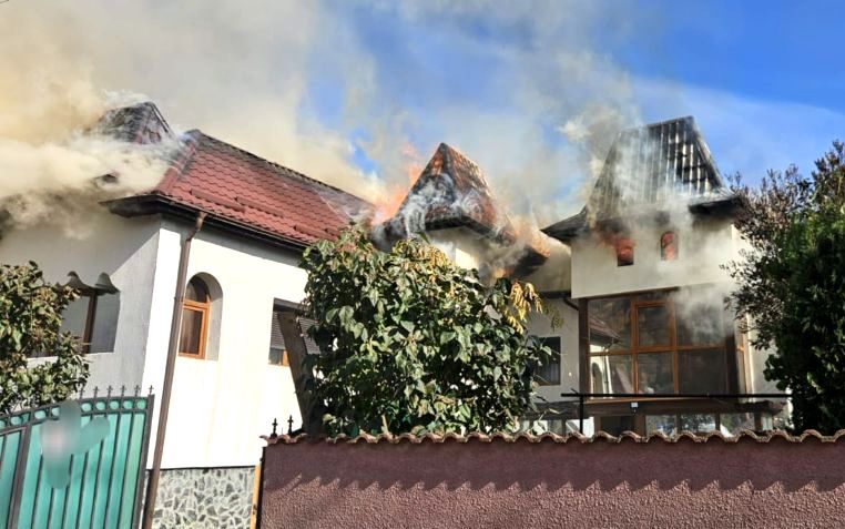 Incendiu violent in Arges cu o victima