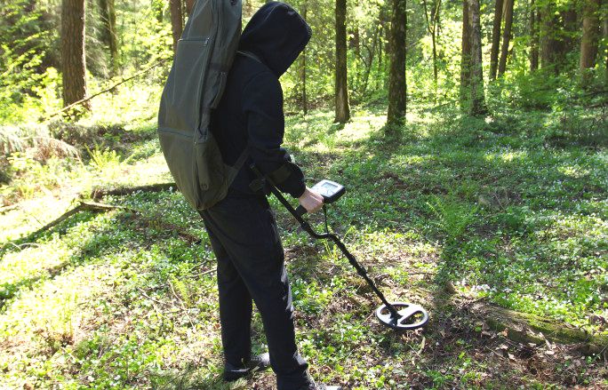 Arges Ce a descoperit un barbat cu detectorul de metale