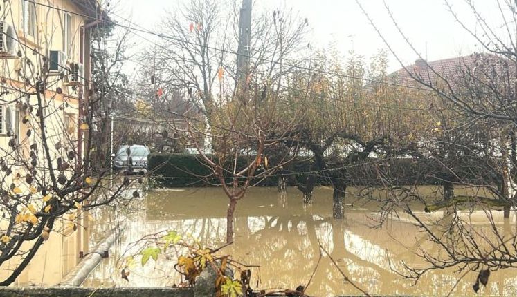 Curti inundate baraj inchis Urgenta in Arges