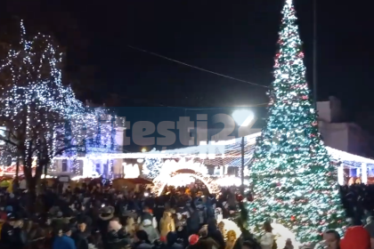 O vedeta va aprinde luminile de sarbatori