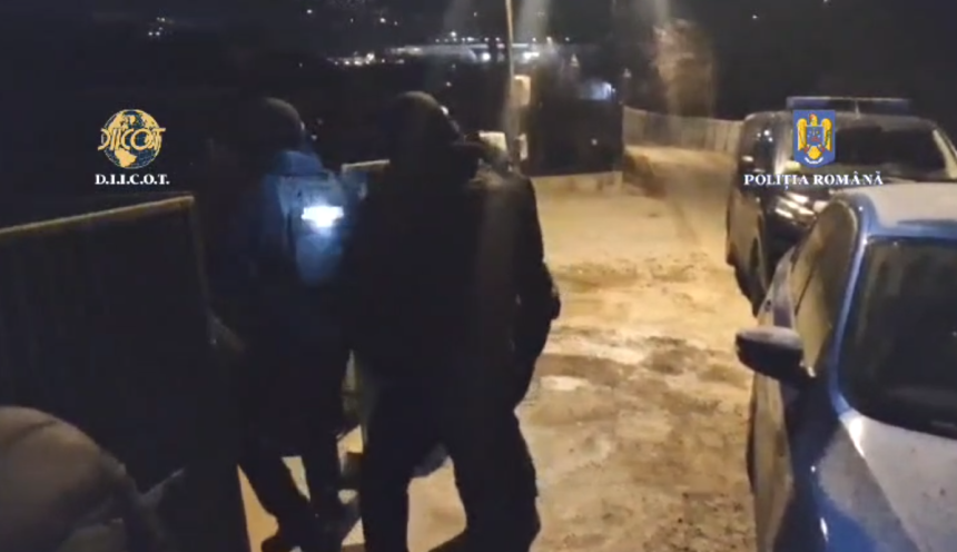 Perchezitii efectuate in Pitesti