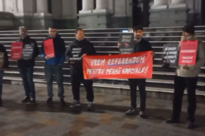 Protest in Pitesti Vrem drepturi egale fara pensii speciale