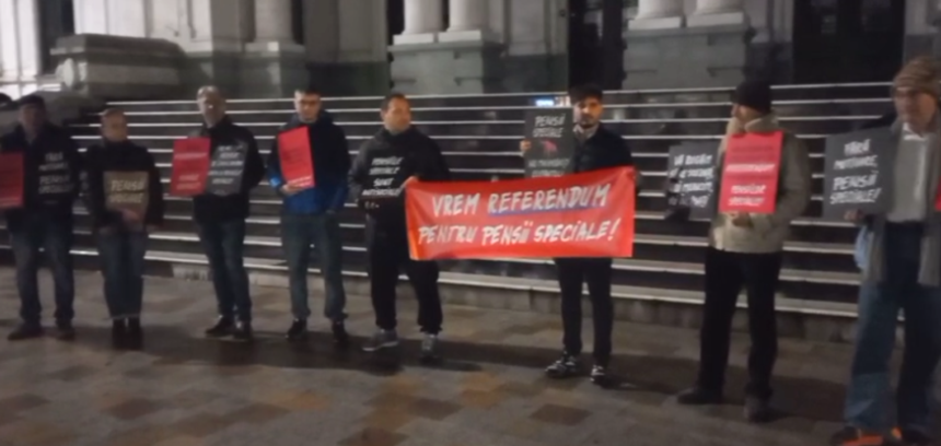 Protest in Pitesti Vrem drepturi egale fara pensii speciale