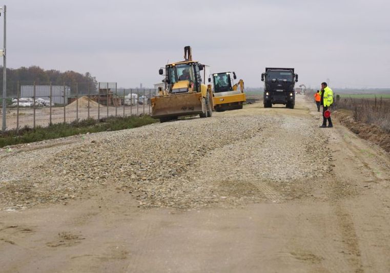 Tronson de groaza pe un drum judetean in lucrari