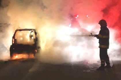 incendiu auto la iesirea din pitesti