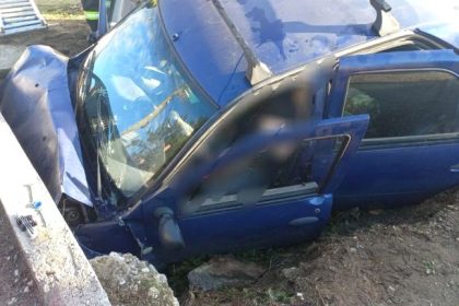 Accident grav in Arge sofer prins in masina