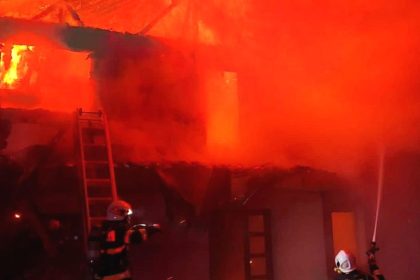 Incendiu devastator in Arges o persoana decedata