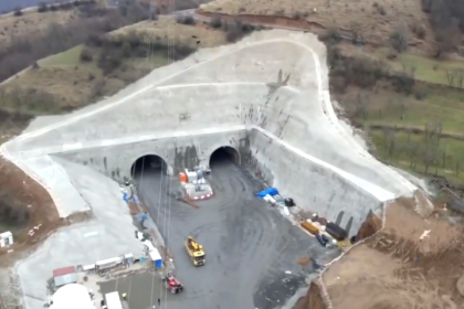 VIDEO Ceva important pe autostrada Pitesti Sibiu