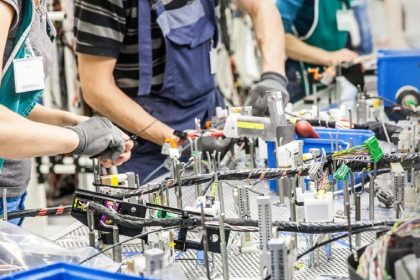 O companie efectueaza concedieri masive Ce se intampla la fabrica din Arges