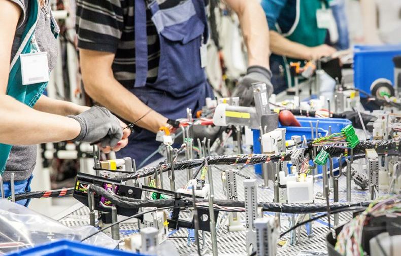 O companie efectueaza concedieri masive Ce se intampla la fabrica din Arges