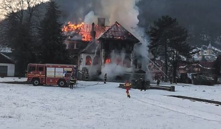 incendiu devastator in arges o vila emblematic este in flacari