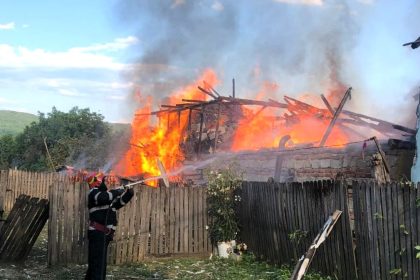 incendiu devastator in arges flacarile se extind rapid