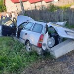 A intrat cu masina intr un cap de pod Acident in Arges
