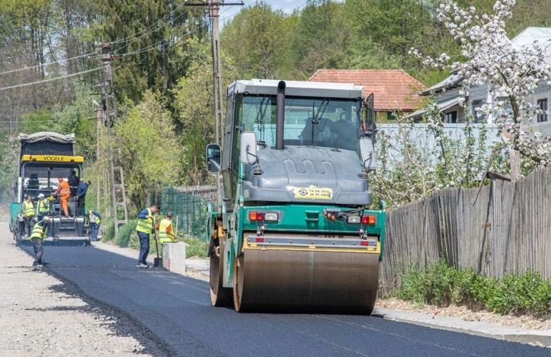 Tronsoane infricositoare de pe 5 drumuri judetene vor fi refacute