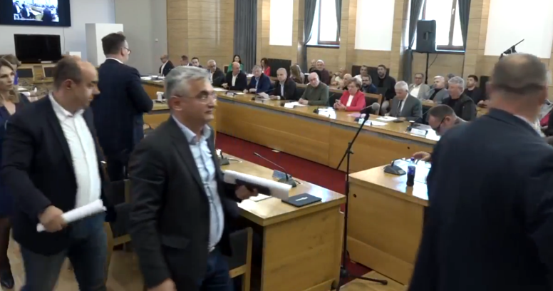 scandal la pitesti consilierii locala usr si pnl au abandonat sedinta
