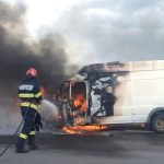 VIDEO Incendiu de automobil in Arges Flacari intense fum gros