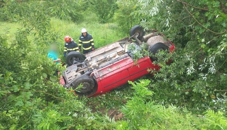 Accident grav in Arges Masina rasturnata persoane ranite