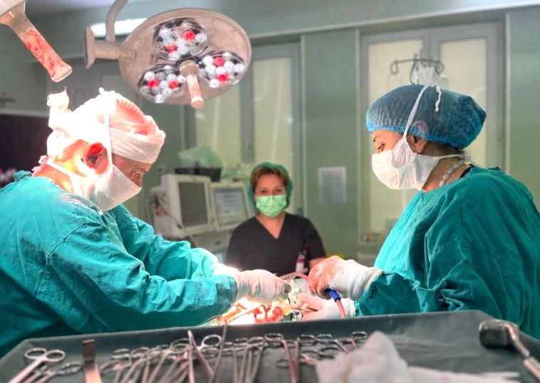 premiera medicala in arges doctorii alexandru stoian si adriana petolea interventie reusita