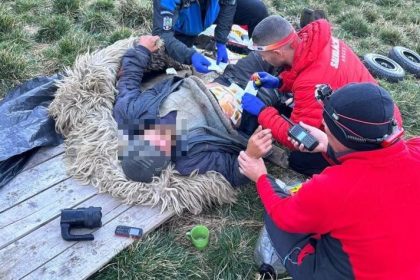 Cioban atacat brutal de un urs in Arges Urgenta