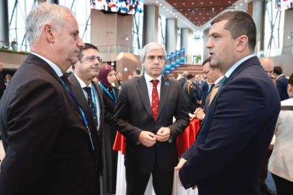Fabrici care revine la viata Un pas uriash