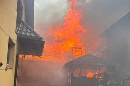 Flacari puternice in Arges Incendiu violent in desfasurare