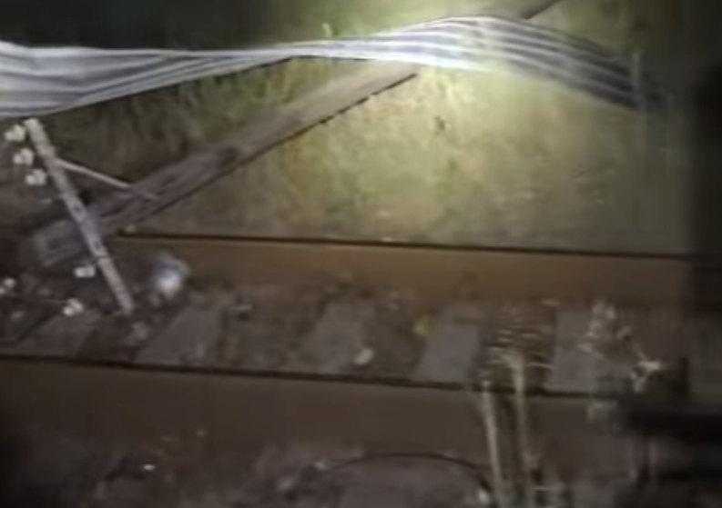 Copaci si stalpi cazuti drumuri si cai ferate blocate Zonele afectate din Arges
