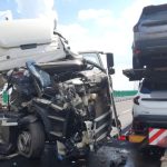 impact violent intre 3 camioane accident recent in arges
