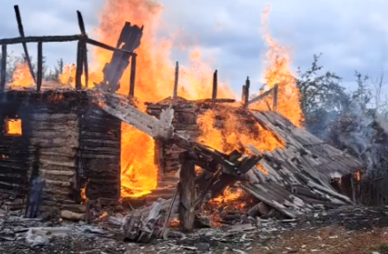 incendiu devastator in arges pompierii si smurd ul intervin