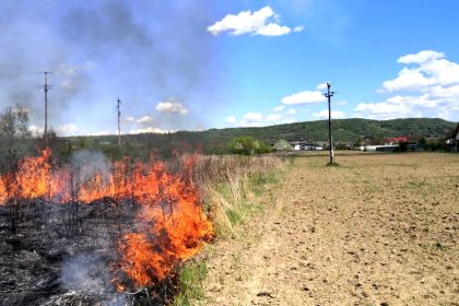 video argesul mistuit de incendii alerta in 5 localitati