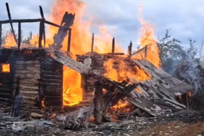 video incendiu devastator in arges cu flacari violente