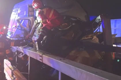 Accident grav în Argeș. Două victime, una încarcerată