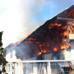 Incendiu puternic în Argeș. Care este cauza focului